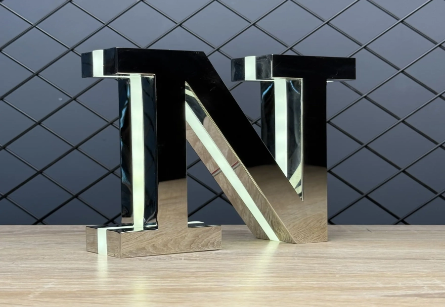 SANDWICH LUMINOUS LETTER & SIGNS